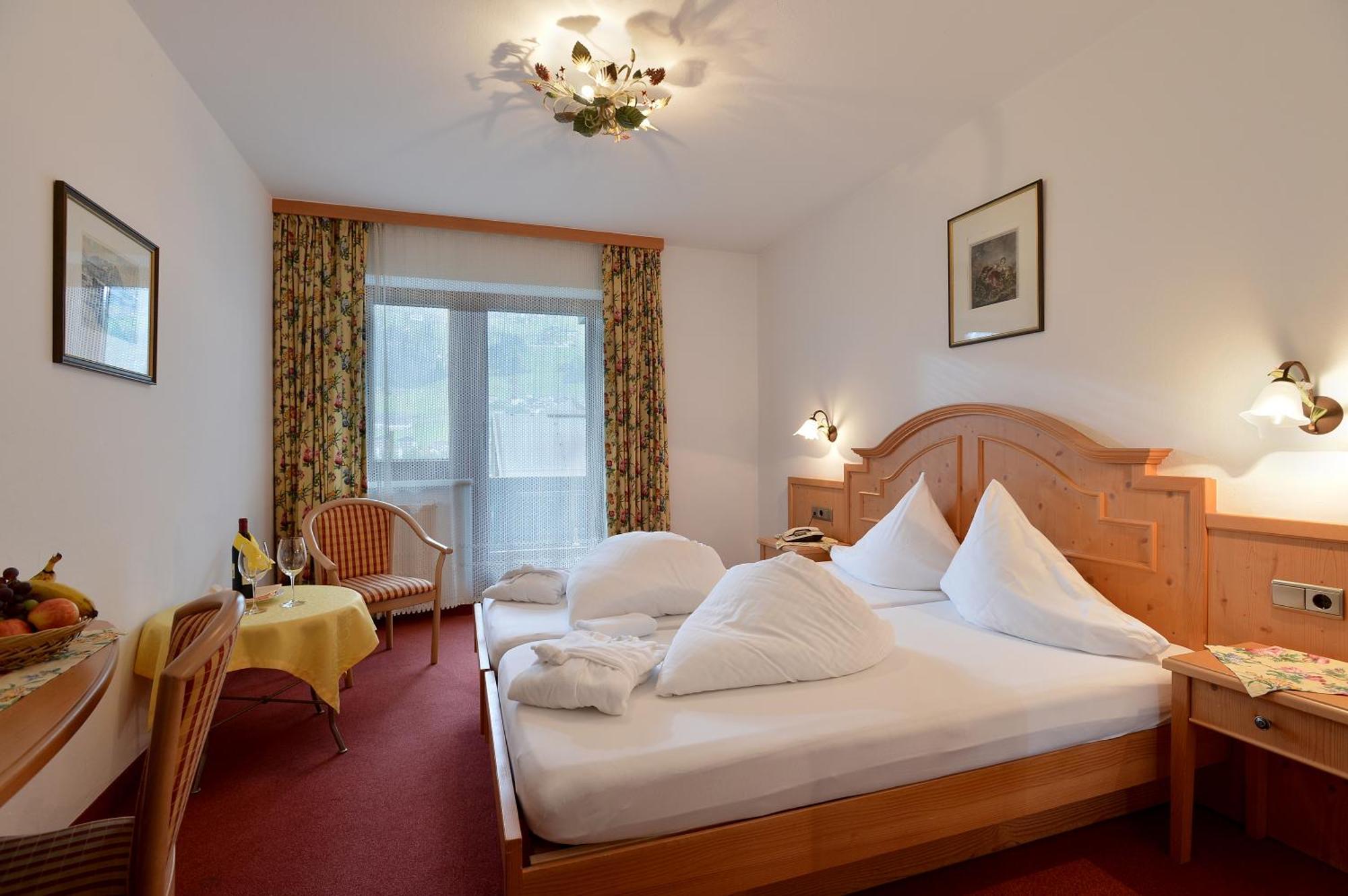 Hotel Schwarzer Adler Hippach Cameră foto